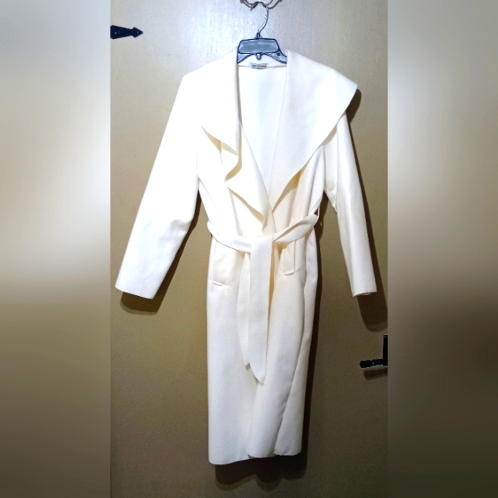 Elegant Cream Belted Topper